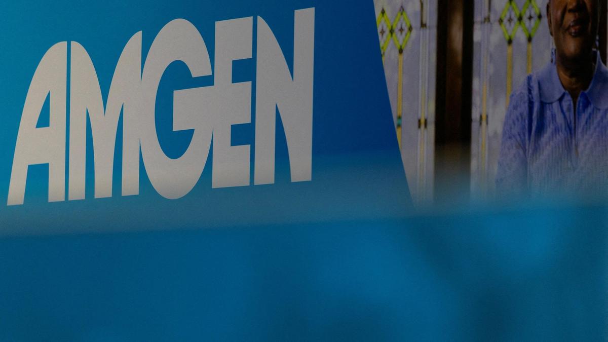 Amgen drug combined with immunotherapy extends survival in lung cancer trial