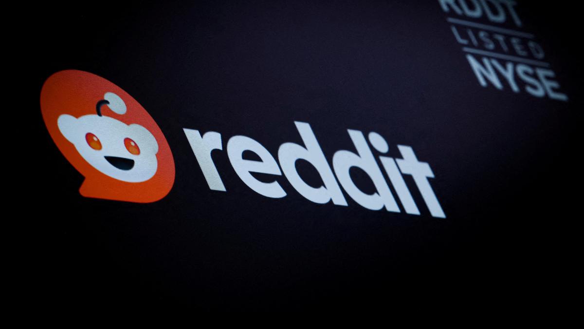 Reddit puts logged in experience first as Google AI hits traffic